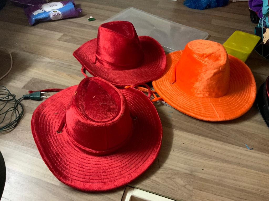 Cowboy hoed oranje, Ophalen of Verzenden, Zo goed als nieuw