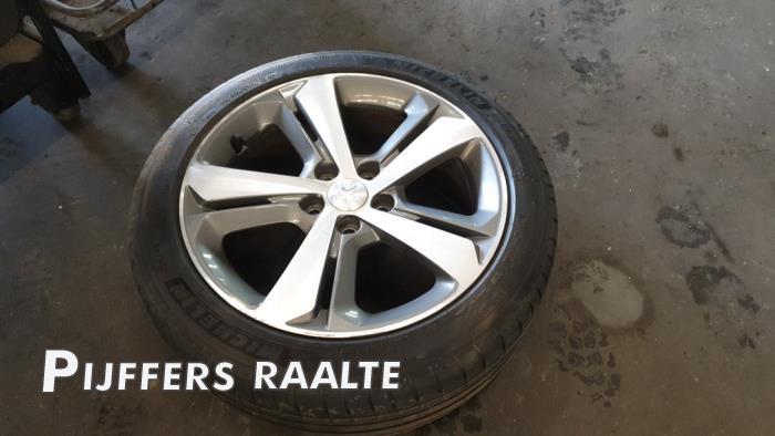 Velg + Band van een Peugeot 308, Gebruikt, -, -, -