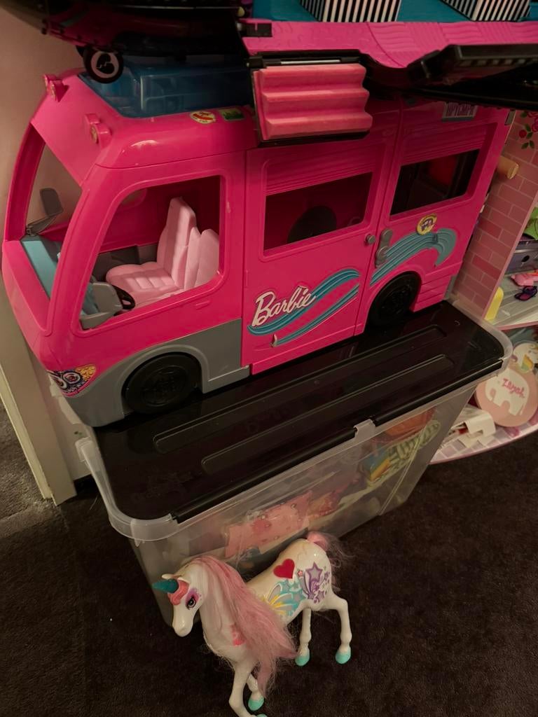 Barby bus en LOL SPACESHIP en unicorn met licht, Ophalen, Zo goed als nieuw
