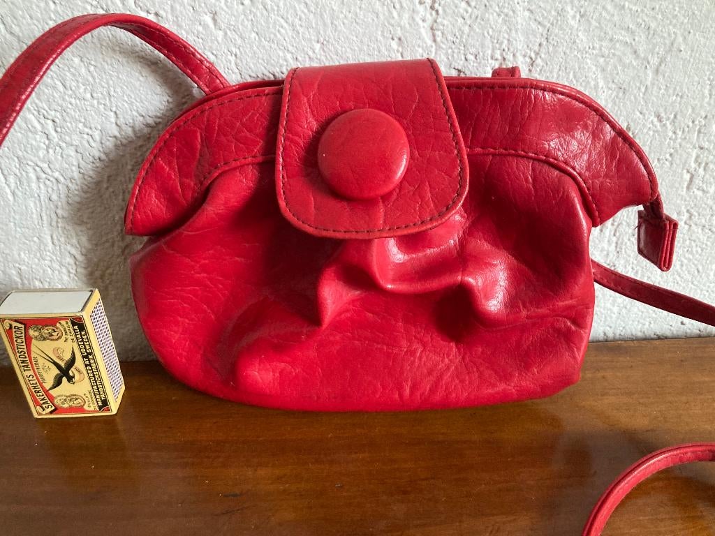 Rood retro fifties mini avondtasje met grote ronde drukknop, Ophalen of Verzenden, Zo goed als nieuw, Rood, Avondtasje