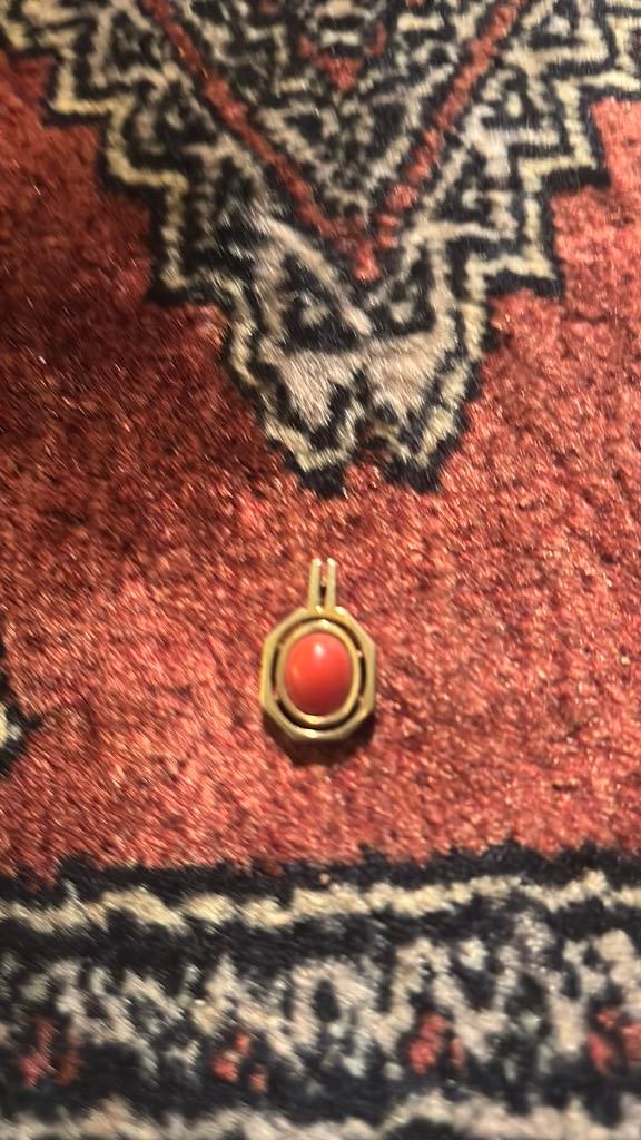 Mooie hanger 8 kt met koraal, Ophalen of Verzenden, Zo goed als nieuw, Goud