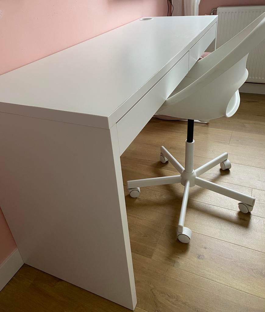 IKEA MICKE TABLE AND CHAIR, Ophalen, Gebruikt