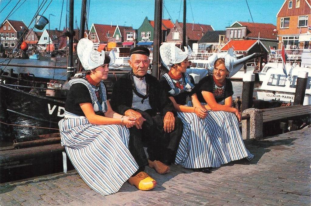 Volendam, klederdracht, Ophalen of Verzenden, 1980 tot heden, Gelopen, Noord-Holland