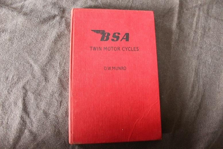 BSA twin motorcycles all models from 1946 A7  by D. W. Munro, Ophalen of Verzenden, Gelezen
