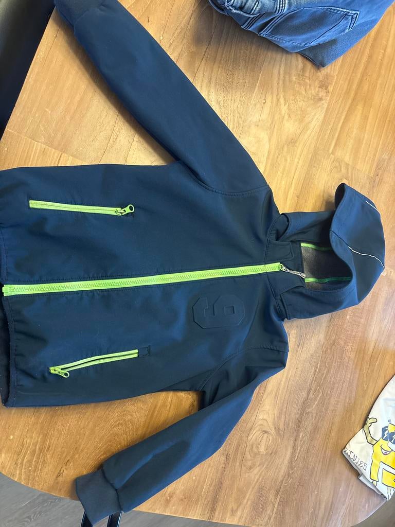 Softshell jas H&M maat 122, Ophalen of Verzenden, Gebruikt, Jongen of Meisje, Jas