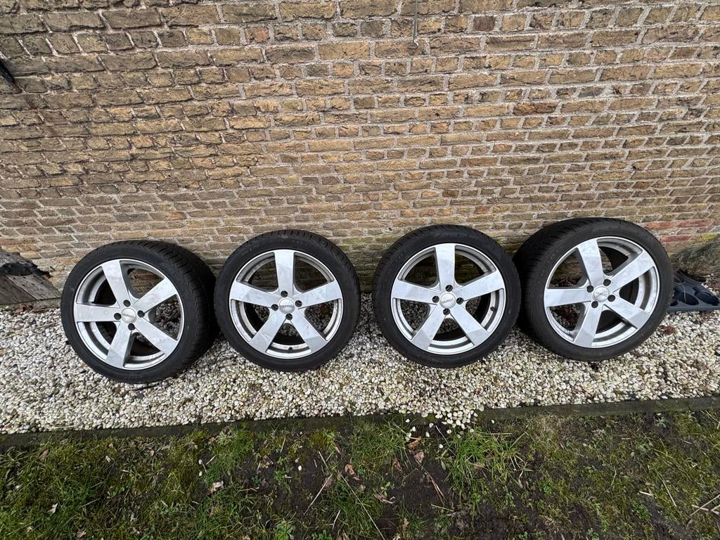 Winterbanden 215/45 R17, Auto-onderdelen, Banden en Velgen, Ophalen, 215 mm, Banden en Velgen, Nieuw