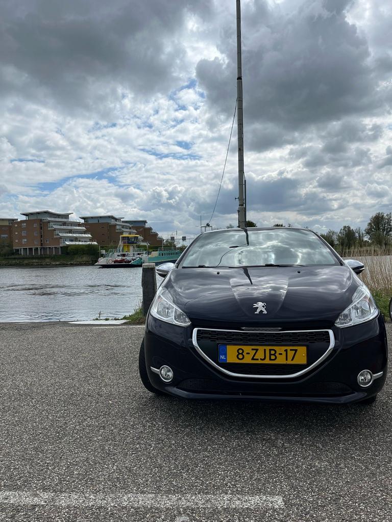Peugeot 208 1.2 VTI 60KW/82PK 5-D 2015 Blauw, Auto's, Peugeot, Voorwielaandrijving, 1199 cc, Origineel Nederlands, Handgeschakeld