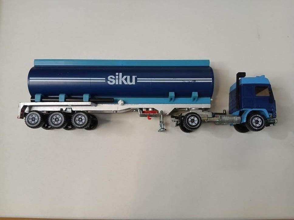 Siku globetrotter volvo F10 Turbo 6  vintage Museum piece, Ophalen of Verzenden, Gebruikt, Bus of Vrachtwagen