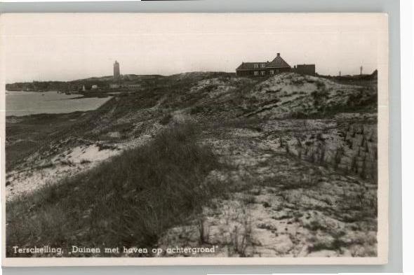 Terschelling Duinen met haven en vuurtoren