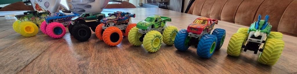 Hot Wheels Monster Trucks, Kinderen en Baby's, Speelgoed | Speelgoedvoertuigen, Zo goed als nieuw, Ophalen