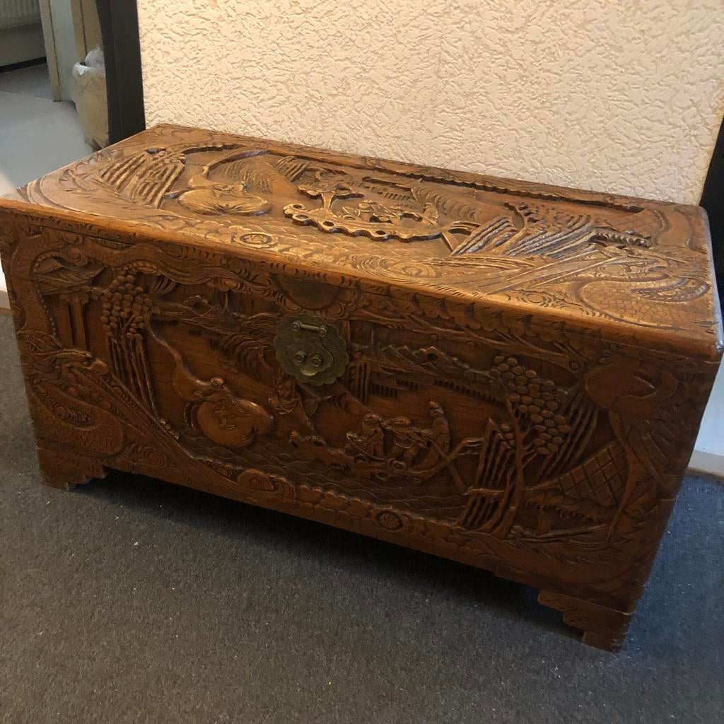 Prachtig gesneden Kampfer Dekenkist, Antiek en Kunst, Ophalen