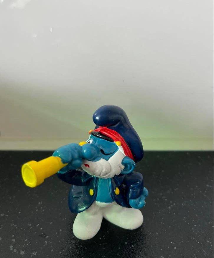 Vintage Kapitein Smurf met verrekijker 1981, Ophalen of Verzenden, Gebruikt, Overige Smurfen, Poppetje, Figuurtje of Knuffel
