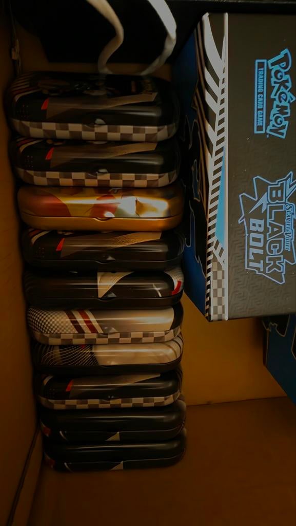 Pokemon 151 black white lege tins, Ophalen of Verzenden, Zo goed als nieuw, Pop