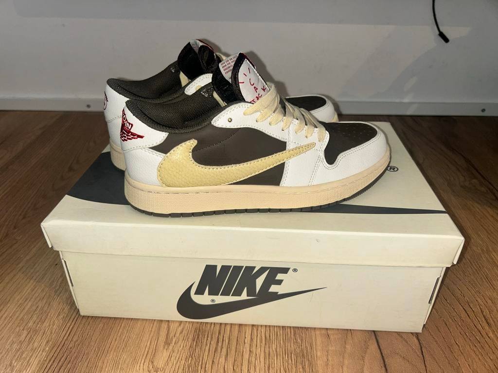 Travis Scott x Jordan 1 Low OG SP, Bruin, Ophalen of Verzenden, Sneakers of Gympen, Zo goed als nieuw