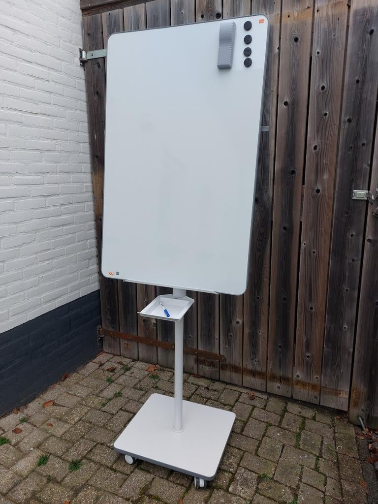 Whiteboard (Nobo), op voet, verrijdbaar, hoogte verstelbaar, Ophalen