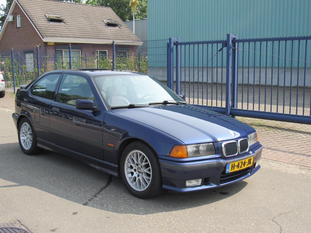 BMW 3 Serie Compact 323ti Comfort Automaat Airco (bj 1997), Auto's, Oldtimers, Automaat, 2494 cc, Blauw, 11 km/l