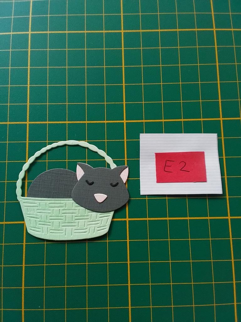 E2 Stansjes zwarte kat in groen mandje, Ophalen of Verzenden, Nieuw, Dieren, Overige typen