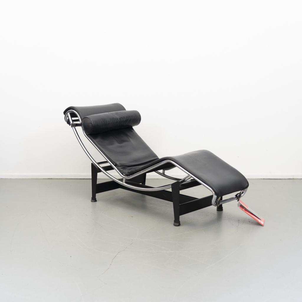 3 Cassina Le Corbusier LC4 Chaise Longue Zwart Leer - Chroom, Huis en Inrichting, Fauteuils, Zo goed als nieuw, Leer, Metaal, 50 tot 75 cm