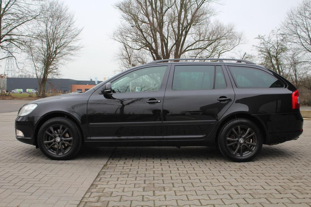 Skoda Octavia Combi 1.4 TSI Greentech Ambition Business Line, Voorwielaandrijving, Euro 5, Stof, Gebruikt