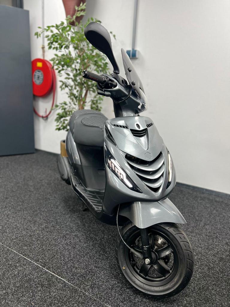 Piaggio Zip | Nieuwstaat | Custom | Garantie, Fietsen en Brommers, Ophalen, Zo goed als nieuw, Carburateur, Piaggio