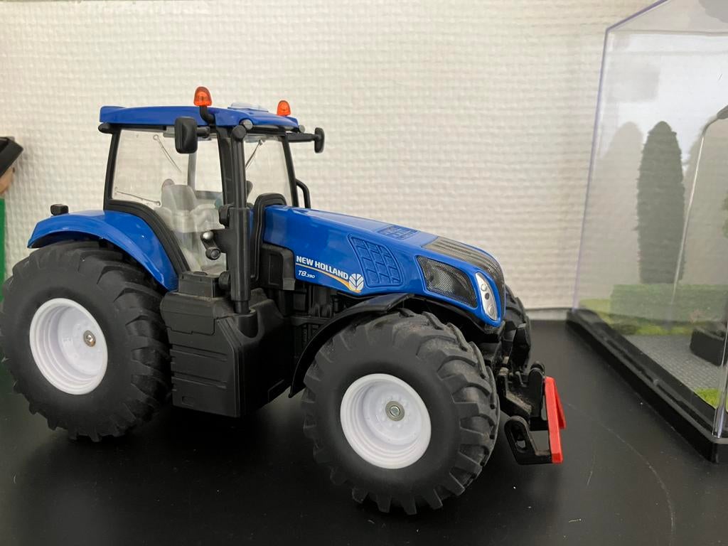 new holland T8.390 siku 1:32, Ophalen of Verzenden, Zo goed als nieuw, Tractor of Landbouw, SIKU
