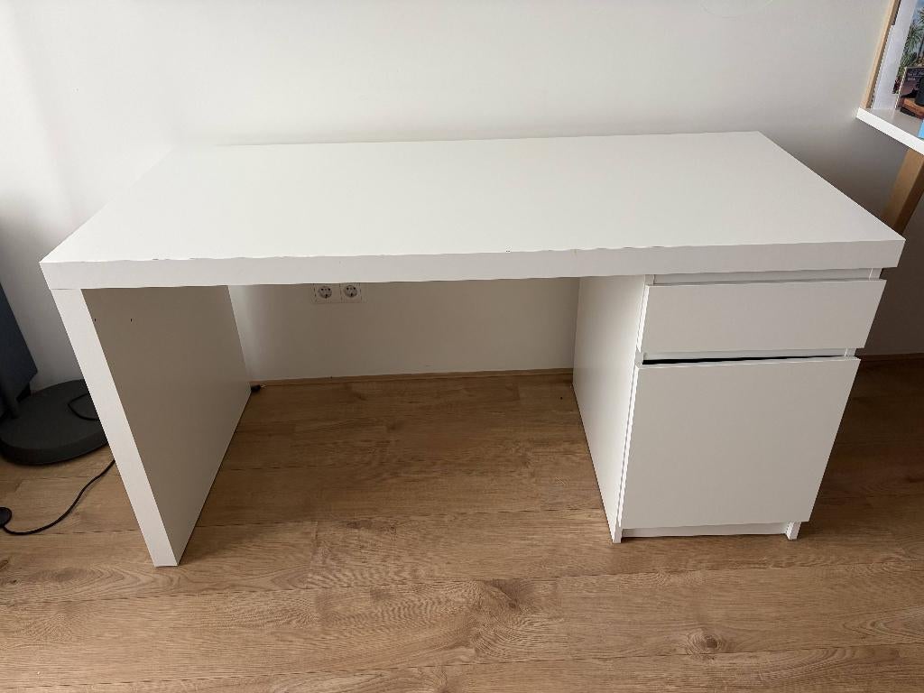 IKEA MALM Desk – White (140x65 cm), Ophalen, Gebruikt, Spaanplaat of MDF, IKEA