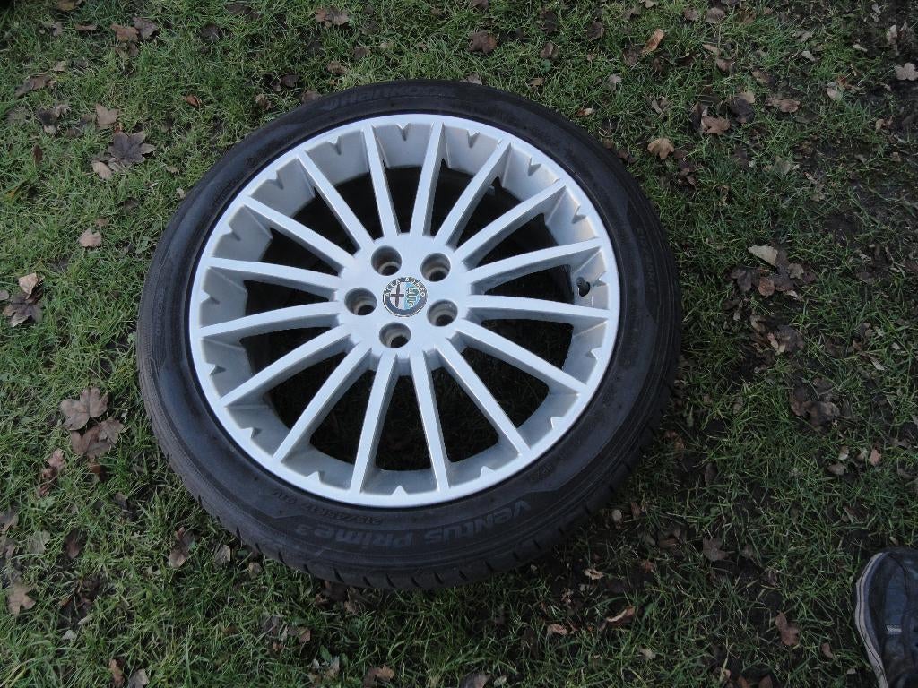 Alfa Romeo GT,Spider,147,156 alu velgen ,zomerbanden 17 inch, Auto-onderdelen, Banden en Velgen, Ophalen, Banden en Velgen, 17 inch