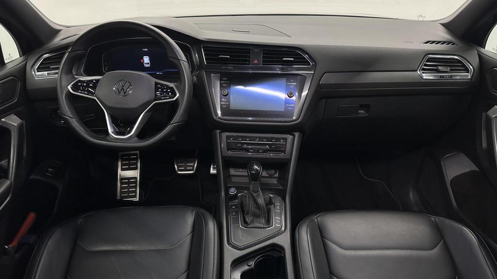 Volkswagen Tiguan Allspace 1.5 TSI R-Line Business 7p. LEER, Auto's, Volkswagen, 4 cilinders, 1553 kg, 7 stoelen, Zwart