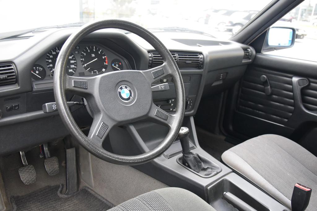 BMW 3 Serie Cabrio 316i Baur TC Diamantschwarz (bj 1991), Auto's, Oldtimers, 1596 cc, Zwart, Cabriolet, Zwart