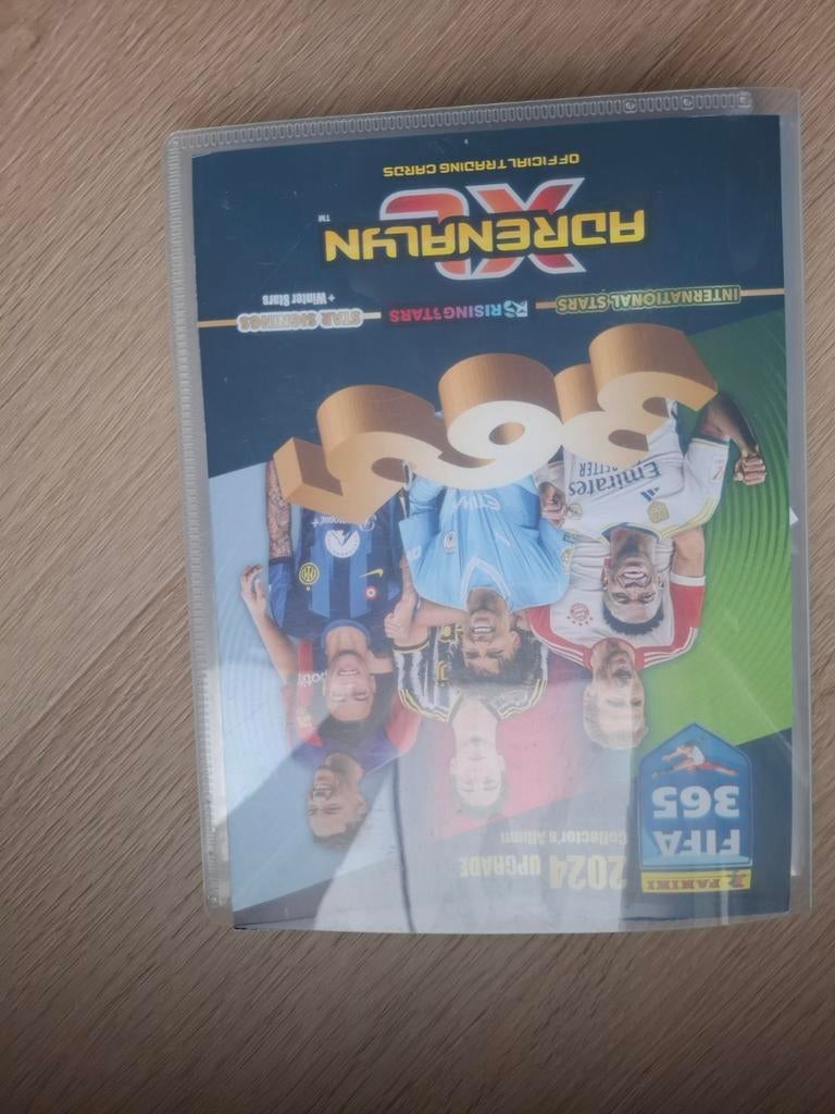 Panini fifa adrenalyn 365 2024 upgrade album met kaarten, Ophalen of Verzenden, Zo goed als nieuw