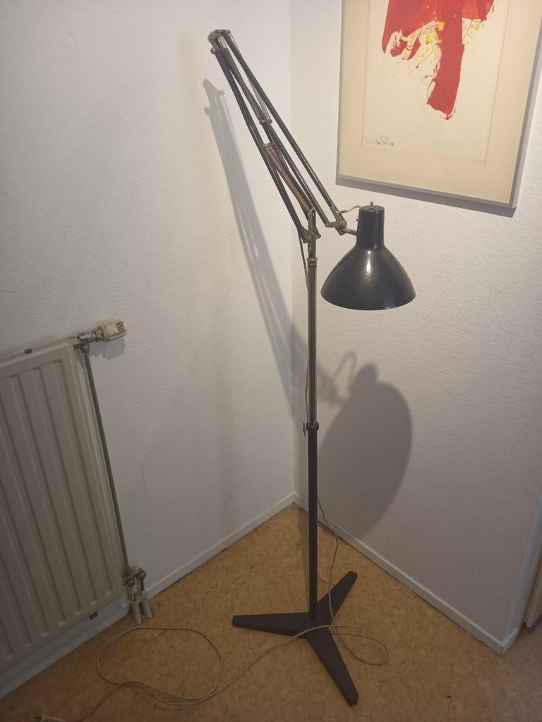 Vloerlamp Industrieel Hala T3 H. Busquet 1960, Huis en Inrichting, Lampen | Vloerlampen, Ophalen, Gebruikt, Metaal, 150 tot 200 cm
