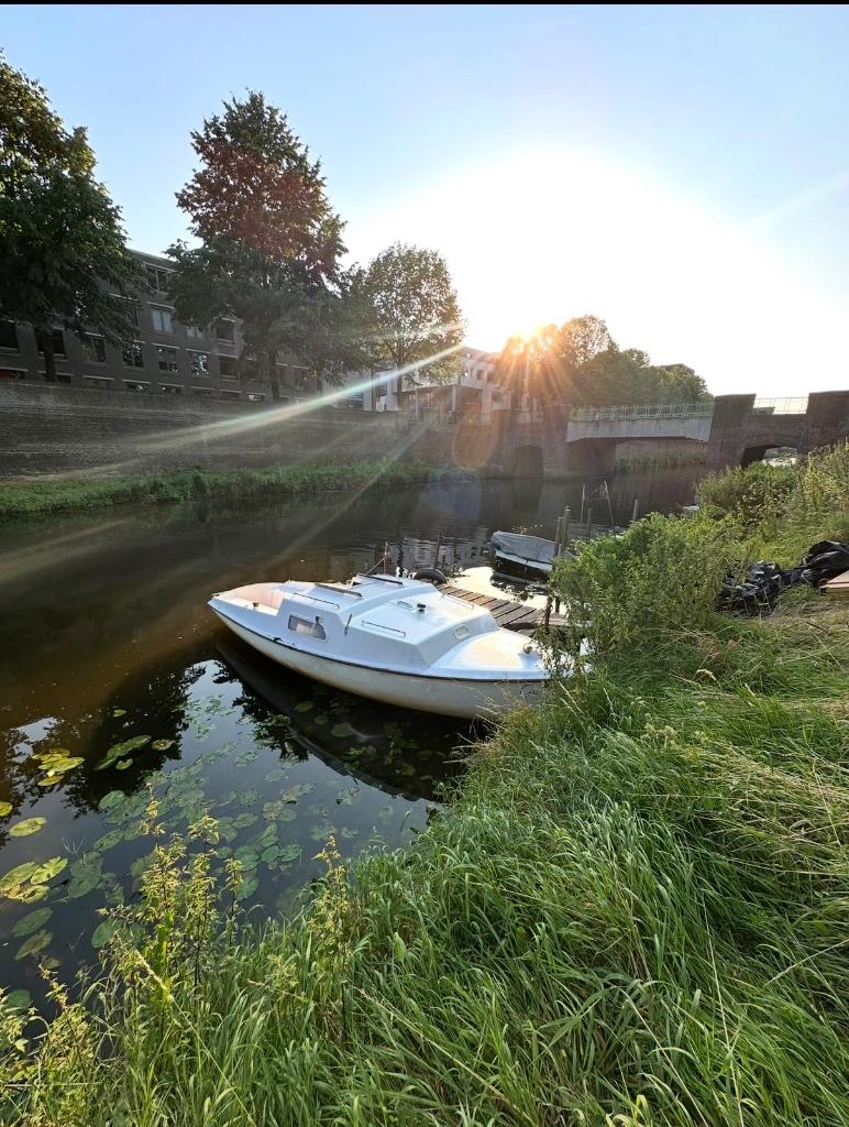 Bootje zonder motor, Ophalen, Gebruikt, Staal, Diesel