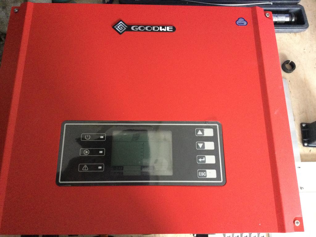 Omvormer zonnepanelen, Doe-het-zelf en Verbouw, Zonnepanelen en Toebehoren, Ophalen of Verzenden, Gebruikt, Compleet systeem, 200 wattpiek of meer