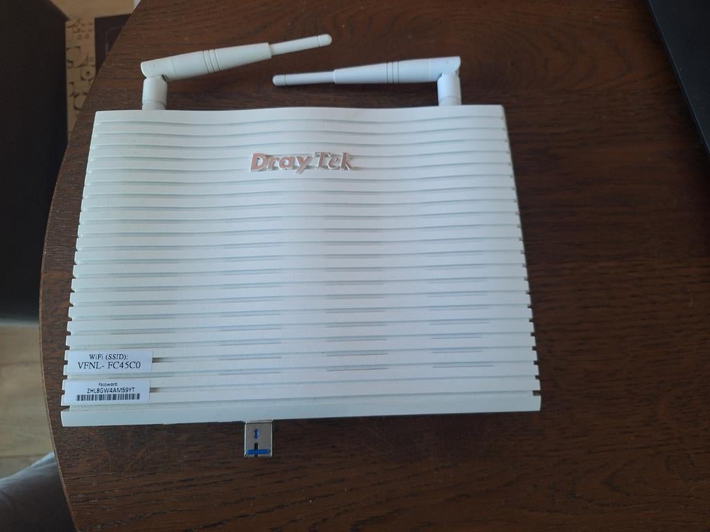 DrayTek Vigor2132FVn Security Giga Router, Computers en Software, Routers en Modems, Gebruikt, Router, Ophalen of Verzenden