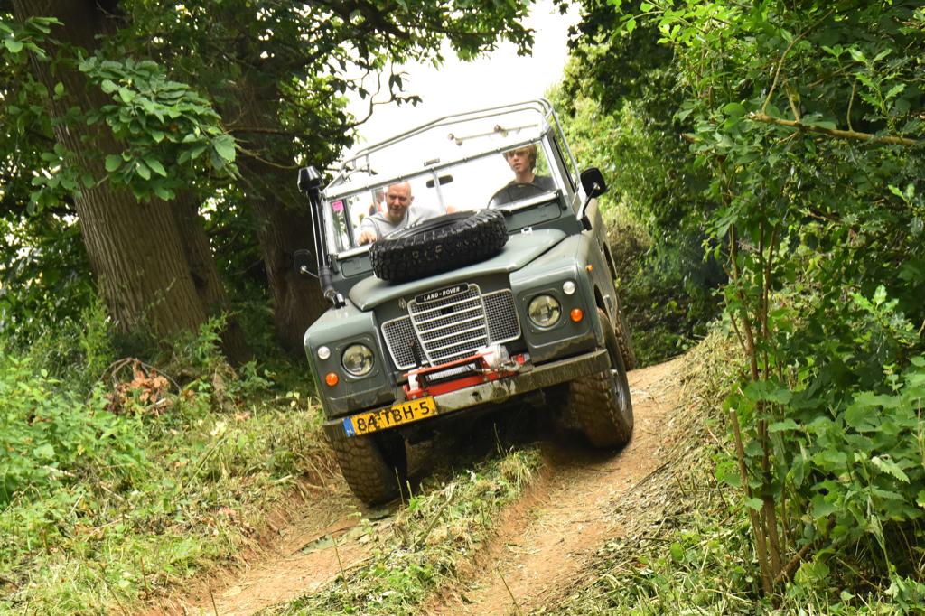 Land Rover 88 series 3 diesel, Zwart, 4 cilinders, Cabriolet, Vierwielaandrijving