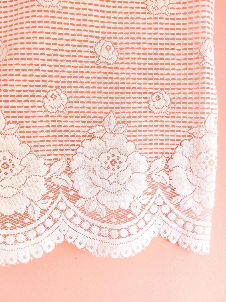 Vier witte Franse vitrage gordijntjes met roosjes/rozen Kant, Wit, Zo goed als nieuw, Cottage Core, Romantisch, Minder dan 100 cm