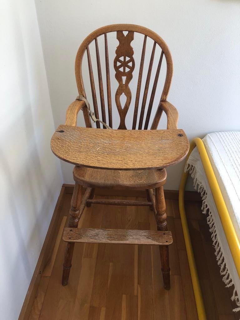 Retro houten kinderstoel, Kinderen en Baby's, Kinderstoelen, Ophalen of Verzenden, Gebruikt, Overige typen, Afneembaar eetblad