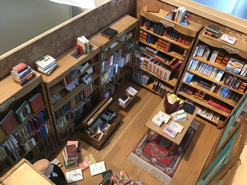 Miniatuur Boekenwinkel leeg, Verzamelen, Poppenhuizen en Toebehoren, Ophalen of Verzenden, Zo goed als nieuw, Poppenhuis