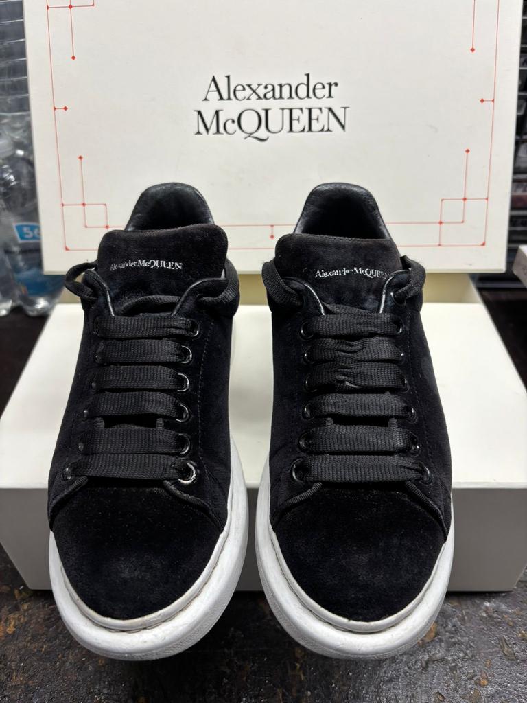 Alexander Mcqueens zwart, Kleding | Dames, Ophalen of Verzenden, Zo goed als nieuw, Zwart, Sneakers of Gympen