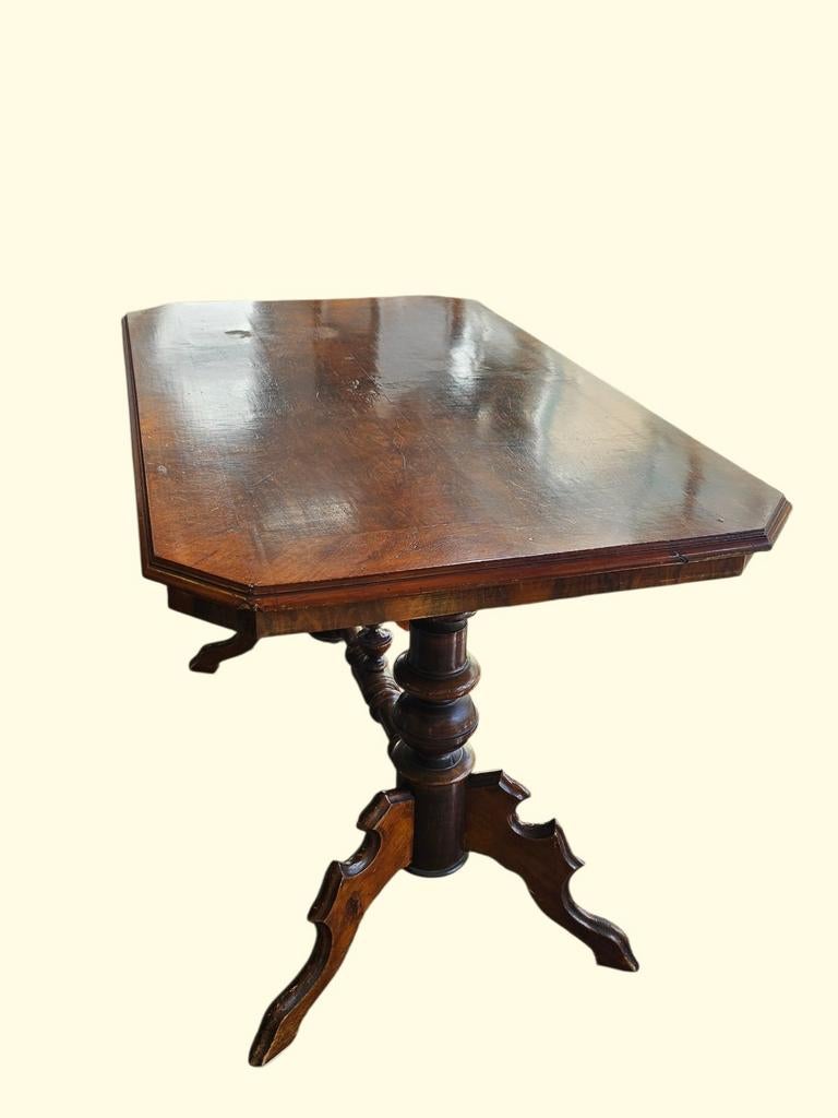 Antieke houten tafel met gedraaide poot, Ophalen