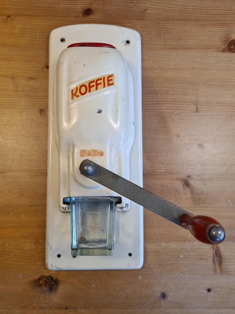 Vintage wandkoffiemolen PeDe, Ophalen