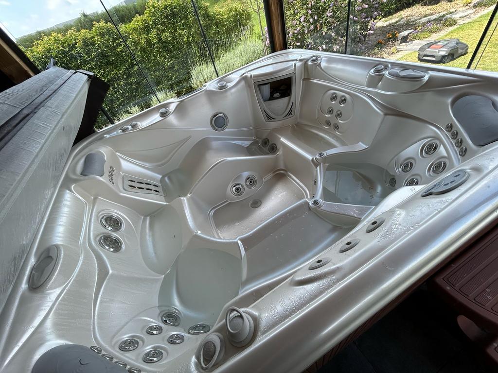 Hotspring jacuzzi waar wat aan geklust moet worden., Ophalen, Gebruikt, Trap, Vast