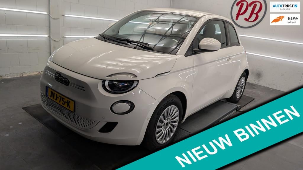 Fiat 500e 3+1 La Prima 42 kWh | 2024 | 750km | JBL | Camera, 1300 kg, 118 pk, 4 stoelen, Leder en Stof