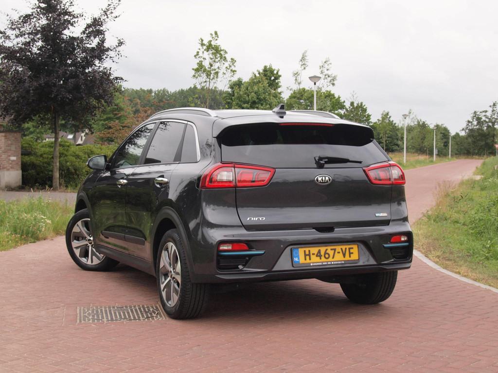 Kia e-Niro ExecutiveLine 64 kWh | Camera | Apple Carplay | C, Gebruikt, 1712 kg, Adaptive Cruise Control, 64 kWh
