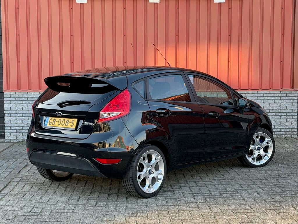 Ford Fiesta 1.25 Trend Airco ST-look 17 inch, Voorwielaandrijving, Euro 5, 82 pk, Zwart