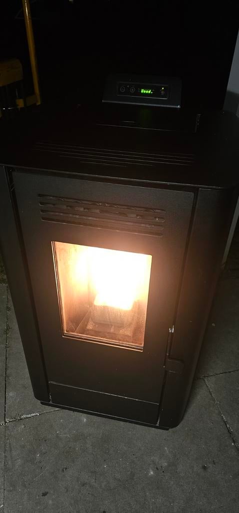 pelletkachel 8.6kw artel julia zgan met afstandbediening, Ophalen of Verzenden, Overige brandstoffen, Pelletkachel