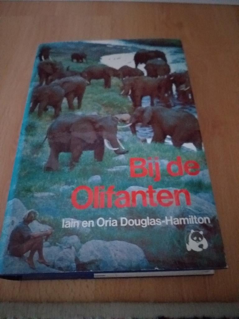 Bij de olifanten, Ophalen of Verzenden, Gelezen, Overige diersoorten