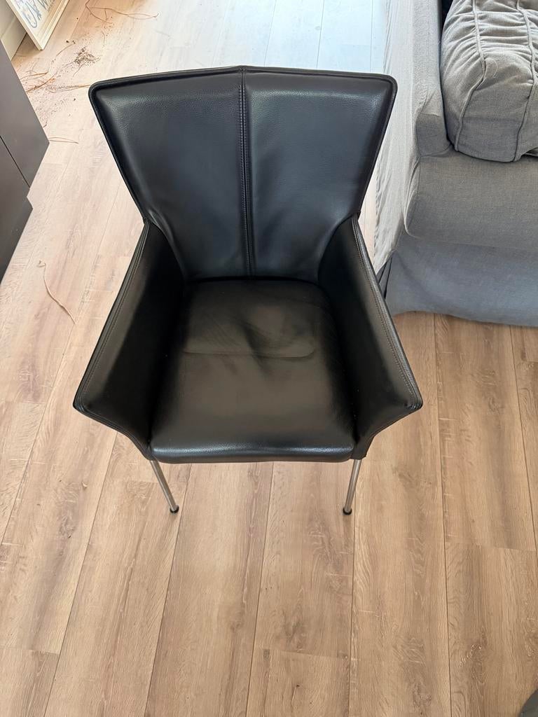 4 Zwarte leren eetkamerstoelen met metalen poten, Huis en Inrichting, Stoelen, Ophalen, Gebruikt, Zwart, Leer