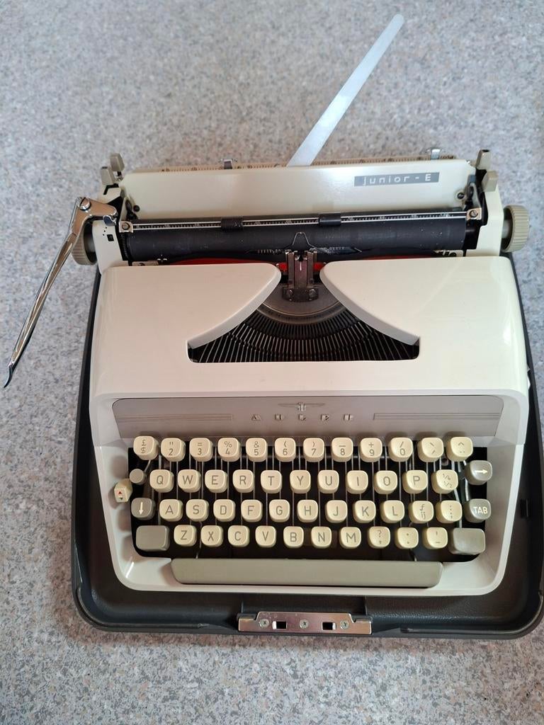 Typemachine Adler uit omstreeks 1963, Diversen, Typemachines, Ophalen