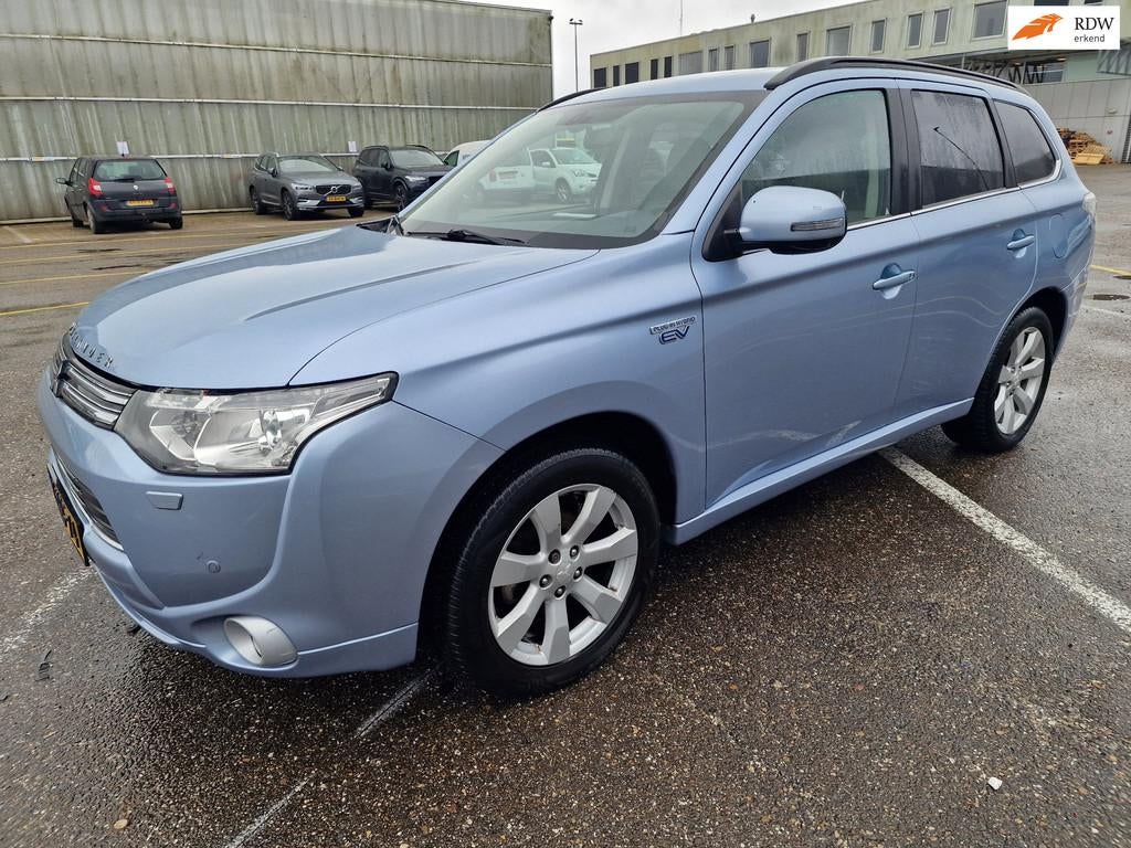 Mitsubishi Outlander 2.0 PHEV Instyle, MOTOR DEFECT Inruil m, Beige, 4 cilinders, Blauw, Vierwielaandrijving